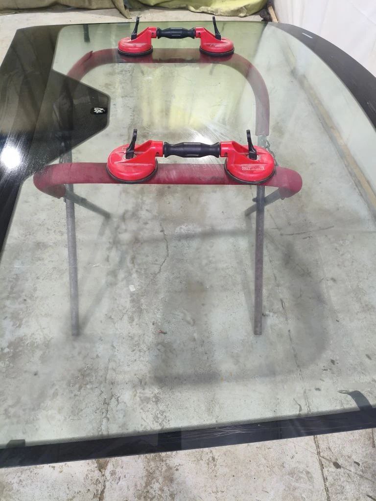 Установка автостекол с доставкой по Волгограду и области